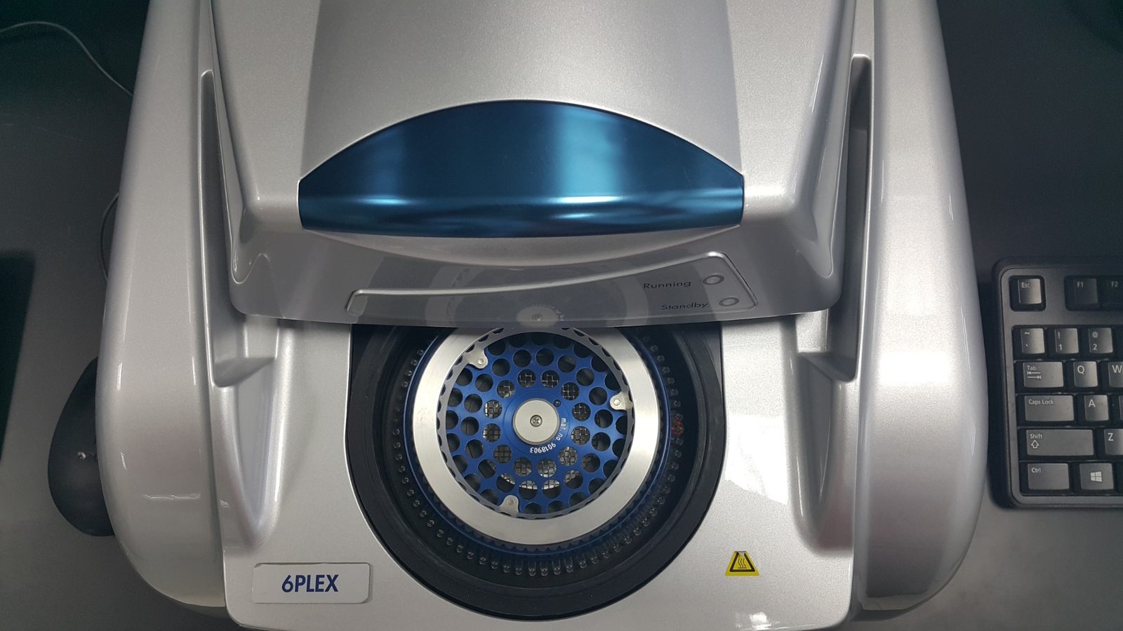 A 6PLEX real-time PCR instrument with its blue sample rotor in place